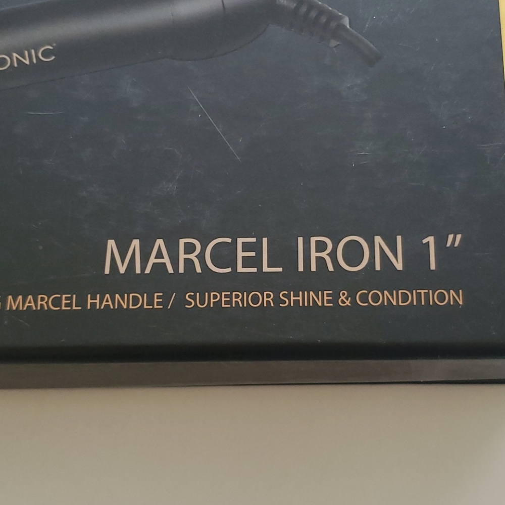 BRAND NEW BIO IONIC GOLD PRO CURLING IRON 1 INCH.